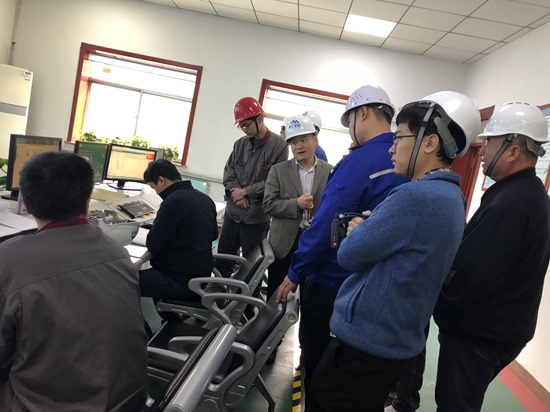 區(qū)應(yīng)急管理局到魯中水泥檢查安全生產(chǎn)70