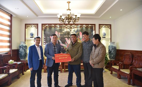 持續(xù)踐行社會責任 打造社會需求型企業(yè) ——重山集團捐贈扶貧水泥36