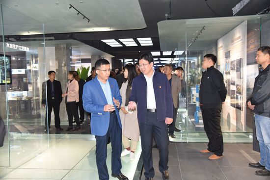 羅村鎮(zhèn)黨委、村域黨支部到重山文化館開(kāi)展“不忘初心 牢記使命”主題教育活動(dòng)80