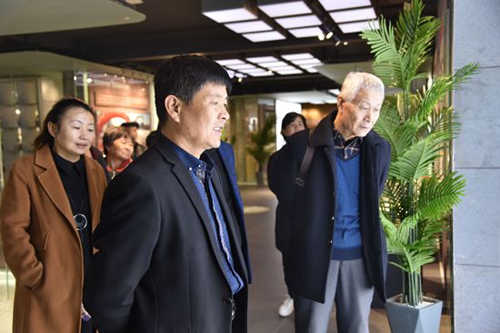 羅村鎮(zhèn)黨委、村域黨支部到重山文化館開(kāi)展“不忘初心 牢記使命”主題教育活動(dòng)80