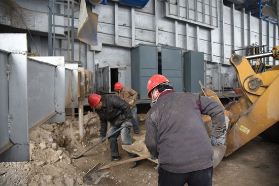 大修進(jìn)行時，這里有一群可愛的重山人......41