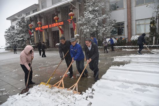 大修進(jìn)行時，這里有一群可愛的重山人......41