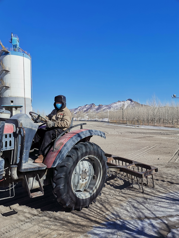 重山春已到 奮斗正當時21