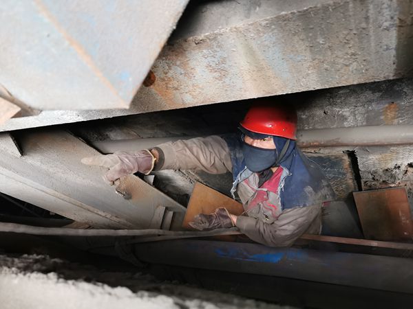 重山春已到 奮斗正當時21