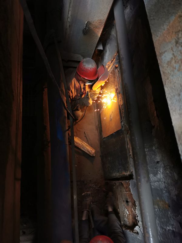 重山春已到 奮斗正當時21