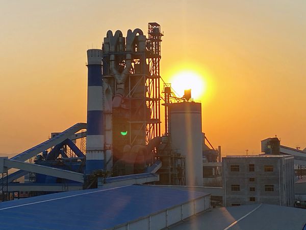 重山春已到 奮斗正當時21