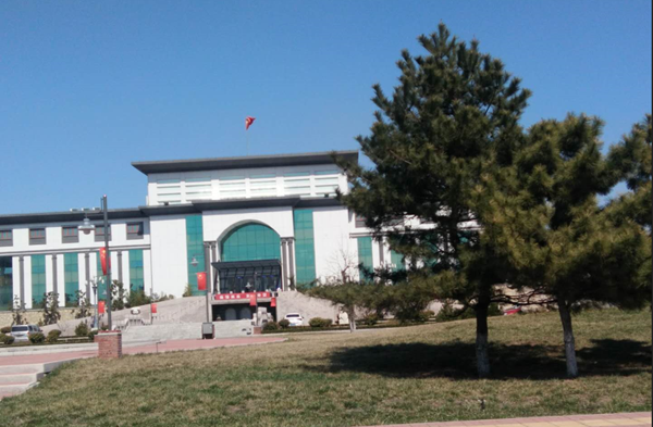 重山春已到 奮斗正當時21