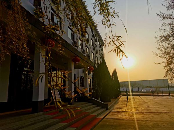 重山春已到 奮斗正當時21