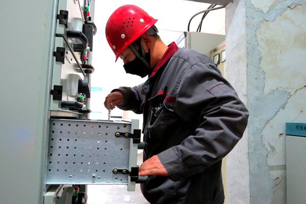 博觀而約取 厚積而薄發(fā) ——記黃驊三陽電氣班長馮保偉89