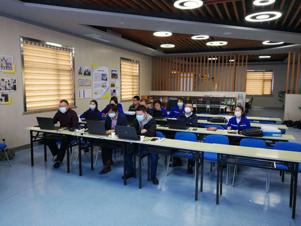 集團(tuán)財(cái)務(wù)中心組織專題培訓(xùn) 0