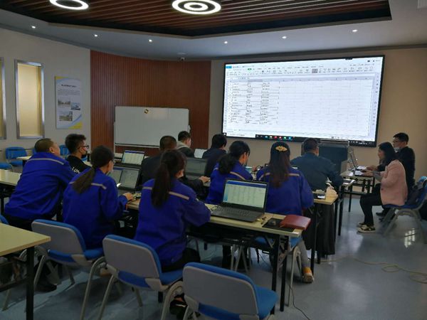 集團(tuán)財(cái)務(wù)中心組織專題培訓(xùn) 0