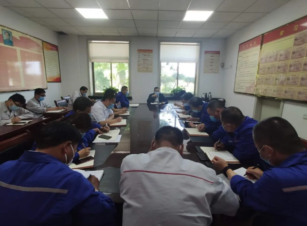 魯中水泥召開(kāi)部門(mén)聯(lián)席會(huì)議17