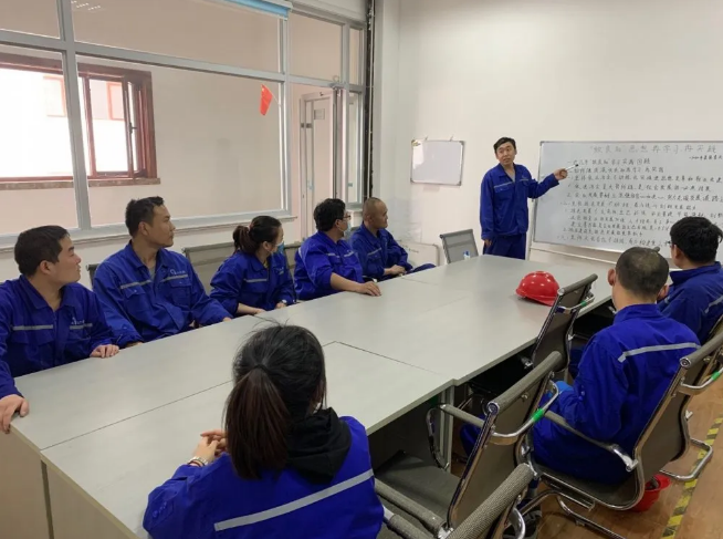 重山光電組織全員學(xué)習(xí)董事長(zhǎng)講話(huà)精神31