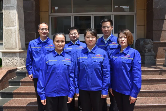 公司發(fā)放新工作服啦70