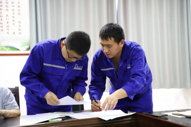 重山光電黨支部召開入黨積極分子推選會(huì)議14