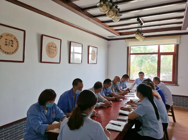 集團(tuán)辦公室召開部門會(huì)議9