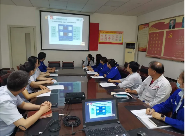 集團(tuán)組織收看省工業(yè)互聯(lián)網(wǎng)專題報(bào)告會(huì)75