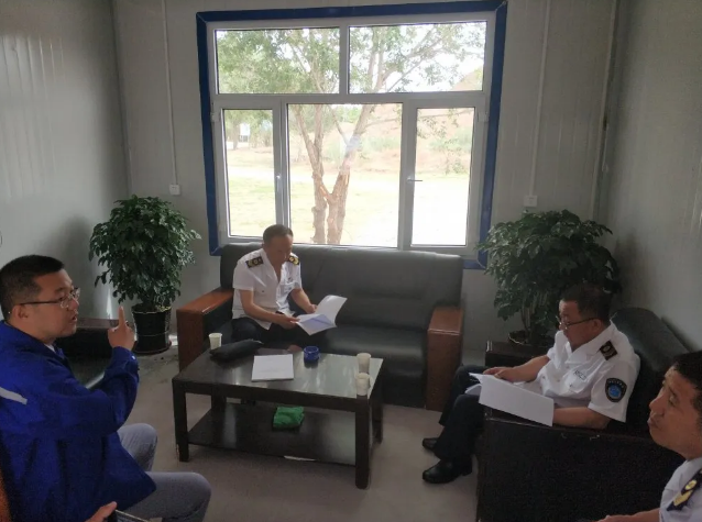 旗衛(wèi)計監(jiān)督執(zhí)法局到鵬峰化工指導檢查30