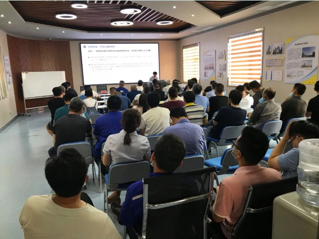 羅村鎮(zhèn)“智慧安監(jiān)系統(tǒng)”推進(jìn)會在集團(tuán)召開34