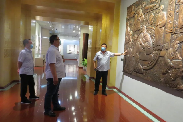 黃驊黨員講奉獻 義務(wù)勞動慶七一7