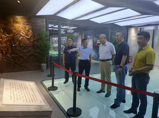 山東省水泥質(zhì)量監(jiān)督檢驗(yàn)站站長(zhǎng)李峰到集團(tuán)調(diào)研97