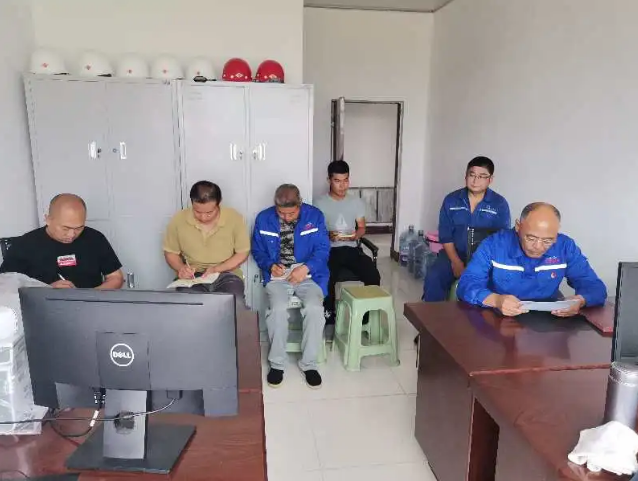 螢澤礦業(yè)組織集體學(xué)習(xí)會(huì)議10