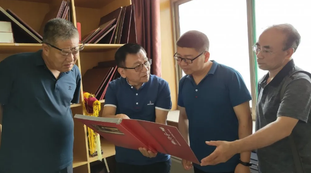 市檔案館領導到集團調(diào)研指導工作81
