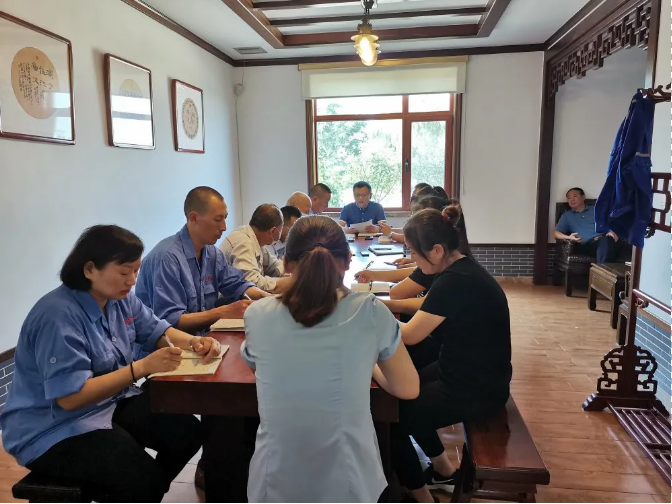 集團(tuán)辦公室召開部門會議41