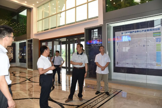 市工信局副局長(zhǎng)邱萬(wàn)勇到集團(tuán)調(diào)研指導(dǎo)工作32