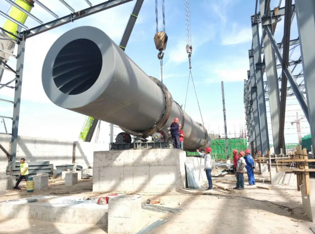 鵬峰化工首臺設(shè)備起吊安裝32