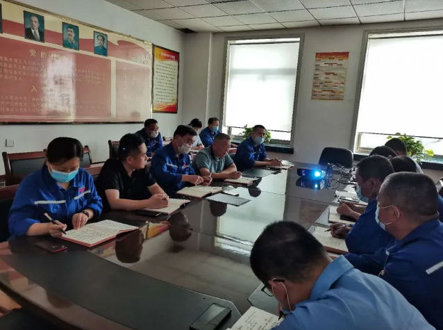 魯中水泥召開(kāi)月度經(jīng)營(yíng)分析會(huì)35