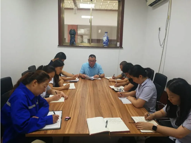 財(cái)務(wù)中心召開部門工作會議16