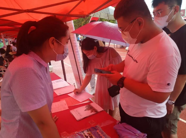 集團組織參加淄川區(qū)夏季人才招聘會75