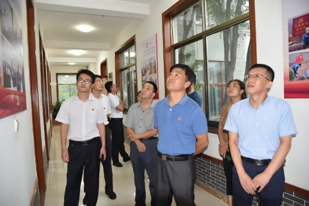 區(qū)委編辦黨支部到集團(tuán)開(kāi)展主題黨日活動(dòng)56