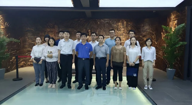 區(qū)委編辦黨支部到集團(tuán)開(kāi)展主題黨日活動(dòng)56