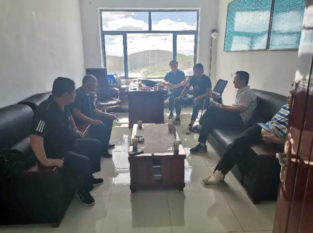 旗應(yīng)急管理局到螢澤礦業(yè)安全檢查72