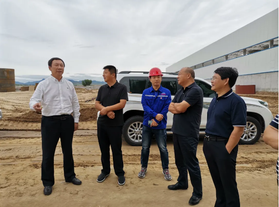 巴林左旗旗長孟和達(dá)來到鵬峰化工調(diào)研99