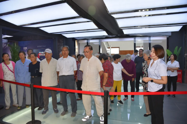 進(jìn)重山 看巨變 贏未來14