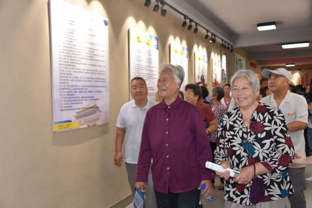 進(jìn)重山 看巨變 贏未來14