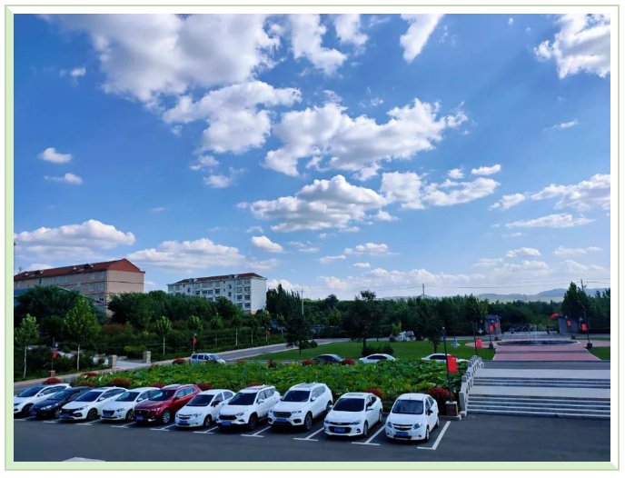 重山影像|藍(lán)天白云下的綠色重山8