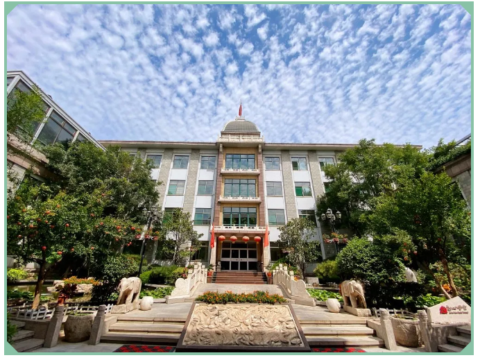 重山影像|藍(lán)天白云下的綠色重山8