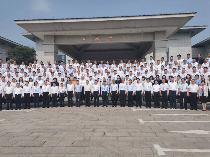 淄博市召開企業(yè)家創(chuàng)新發(fā)展大會(huì)——集團(tuán)董事長、總經(jīng)理王魯淄當(dāng)選淄博市企業(yè)聯(lián)合會(huì)企業(yè)家協(xié)會(huì)副主席39