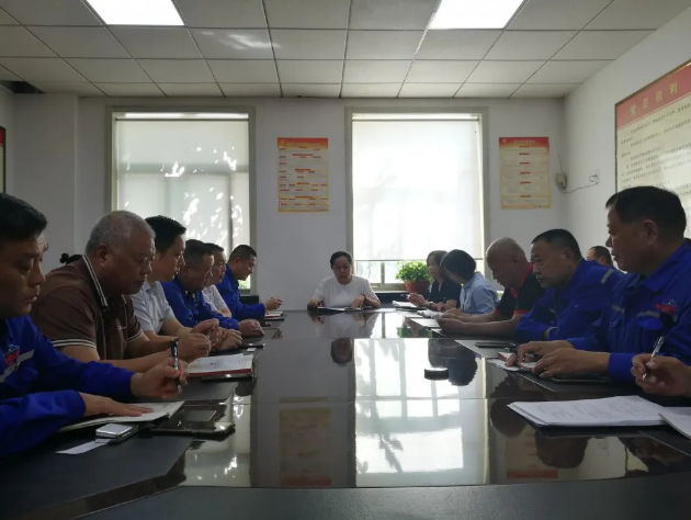 魯中水泥黨支部召開中共預(yù)備黨員接收大會(huì)89