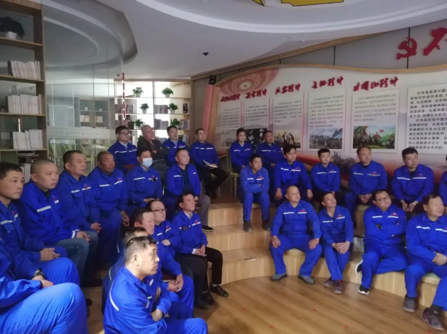 魯中水泥黨支部組織召開支委會、 主題黨日活動(dòng)0