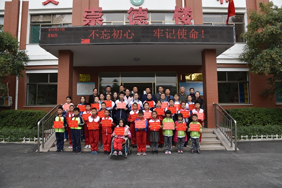 重山集團(tuán)參加羅村中心校“愛(ài)心助學(xué)”資助金發(fā)放儀式25