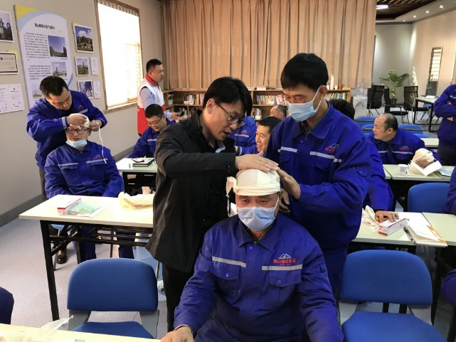 集團(tuán)組織紅十字應(yīng)急救護(hù)培訓(xùn)