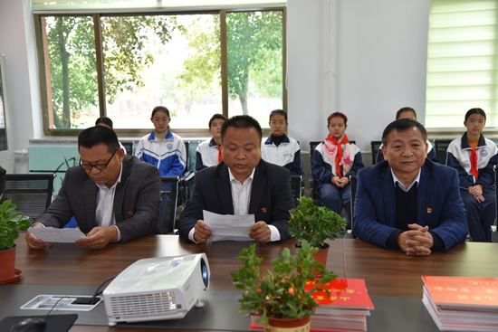 重山集團(tuán)參加羅村中心校“愛(ài)心助學(xué)”資助金發(fā)放儀式25