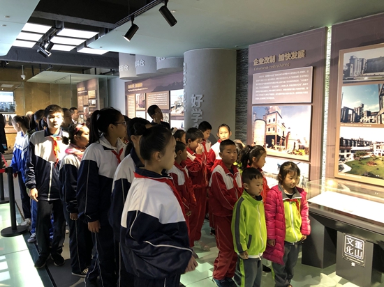 重山集團(tuán)參加羅村中心?！皭?ài)心助學(xué)”資助金發(fā)放儀式25