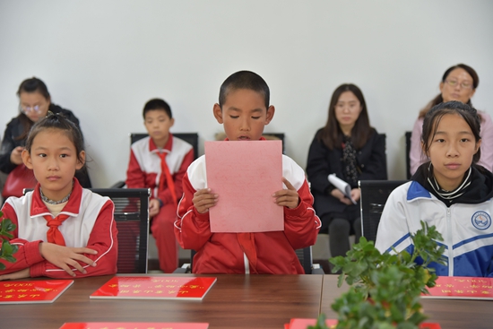 重山集團(tuán)參加羅村中心?！皭?ài)心助學(xué)”資助金發(fā)放儀式25